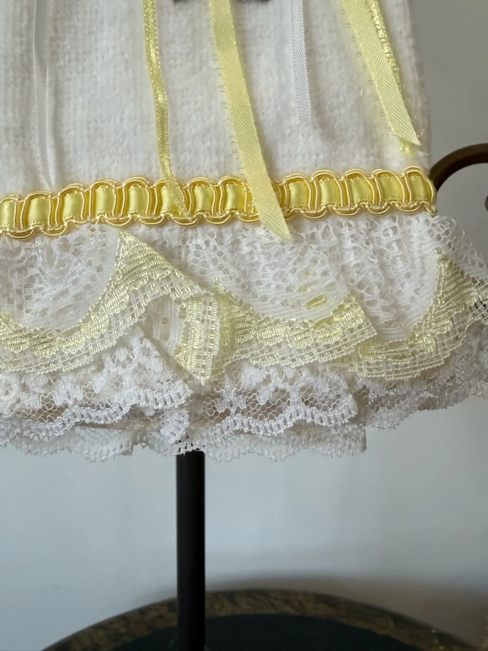 🌼 Hand Crafted Yellow Rose Embroidered Lace Hand Towel & Toilet Paper Holder 🌼